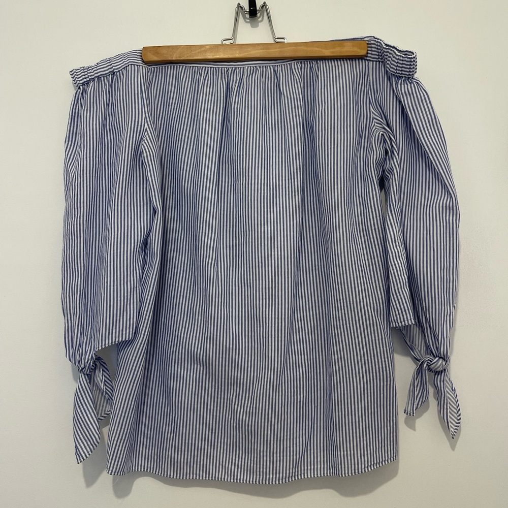 Off the shoulder 3/4 sleeve striped shirt